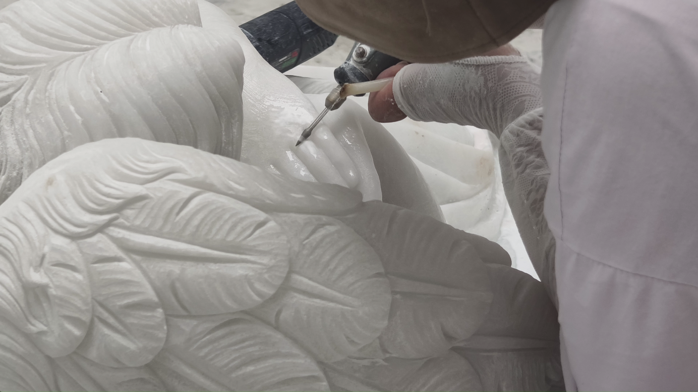 Step 3 -<strong> Hand Carving</strong>